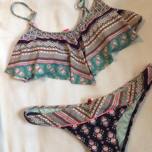 Victoria’s Secret Bikini - Picture 2 of 4